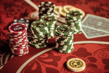 bojoko live-dealer studio showing professional roulette table with multi-camera setup and clear game indicators