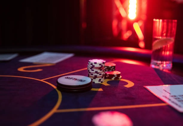 bojoko live-dealer blackjack game streamed in HD on mobile with dealer visible and cards clear